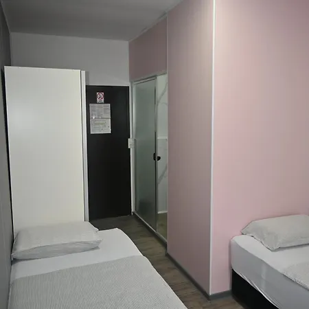 Hostel M-3